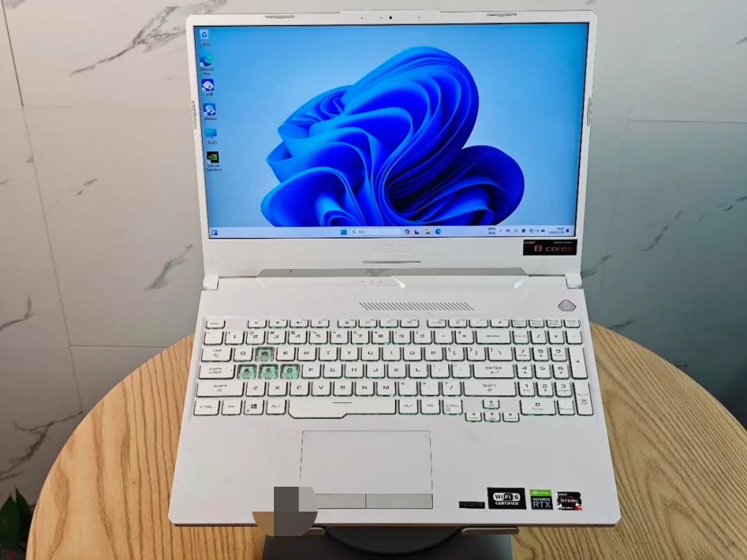 超薄华硕笔记本电脑i7